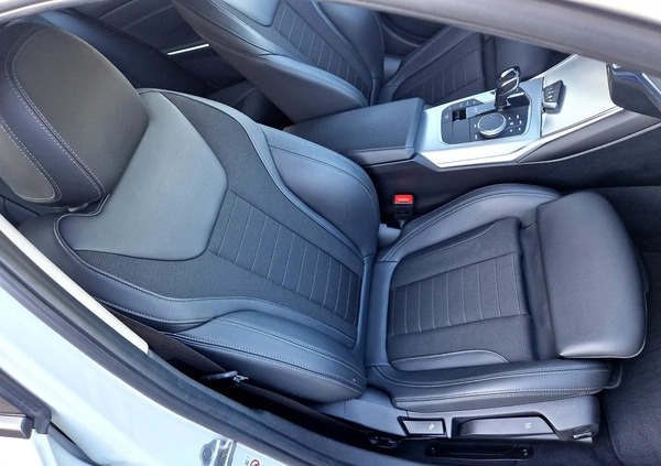 BMW Seria 3 cena 99900 przebieg: 171000, rok produkcji 2019 z Rumia małe 781